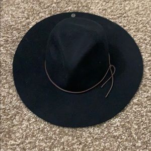 Black wide bring hat